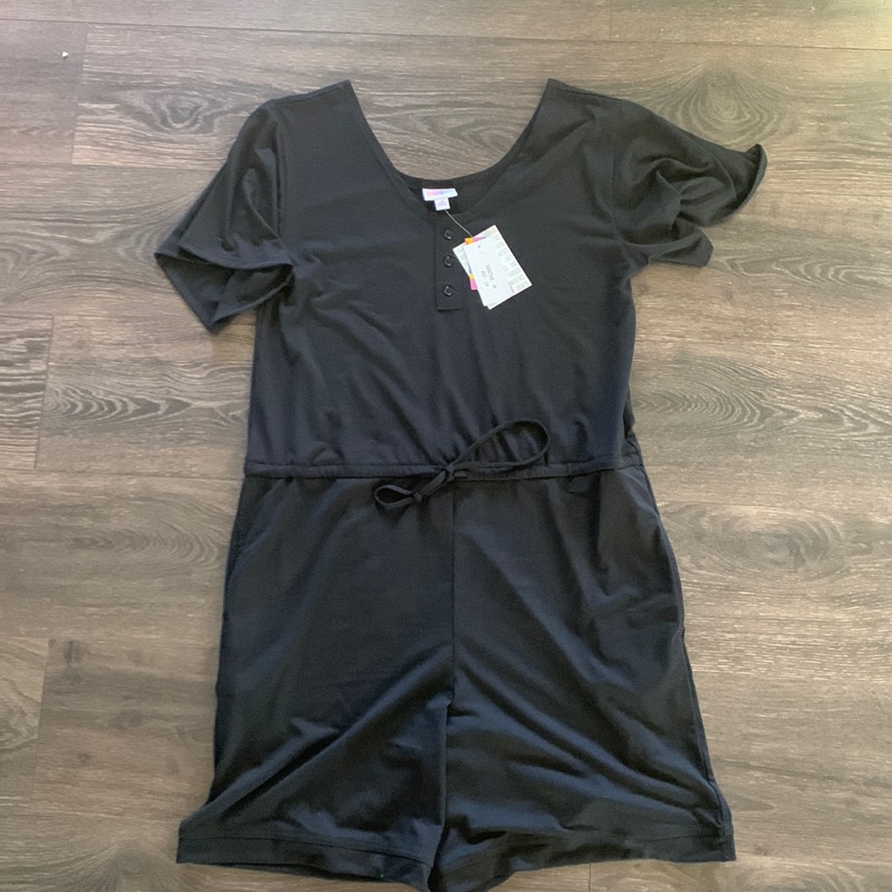 Lularoe Xanthe black. NWT size medium